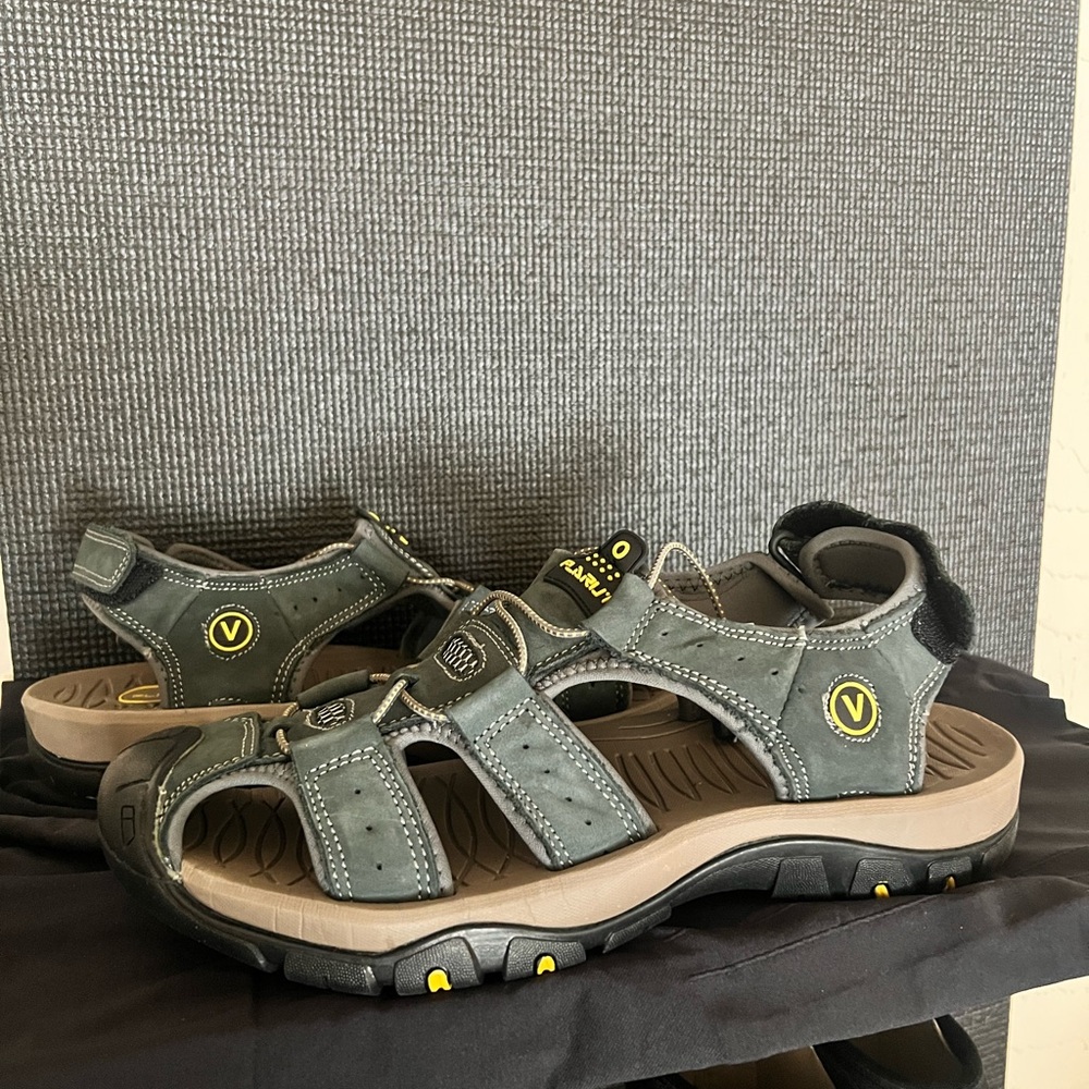 Vibram Men's Gray Adventure Sandals